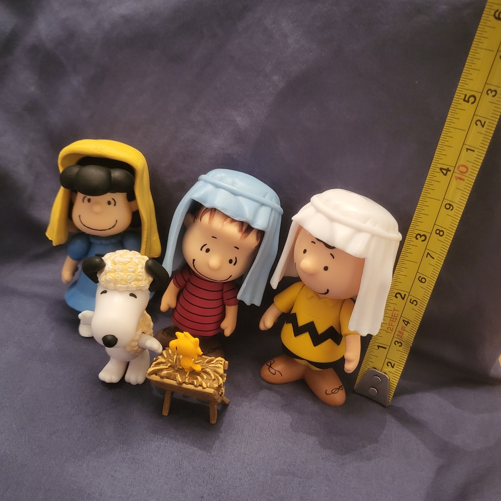 Peanuts Nativity Playset - Blue, Yellow, Red, White - Picture 2 of 10